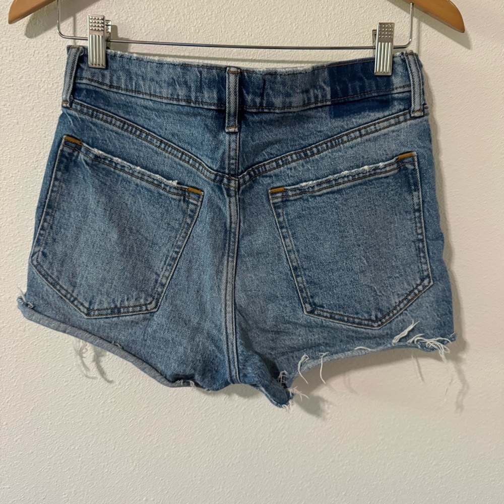 Abercrombie & Fitch High Rise Mom Short Distressed Medium Indigo Wash-28/6 - Picture 3 of 8